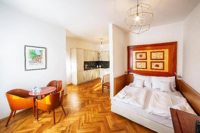 Hotel La Bohemia Карловы Вары Экстерьер фото