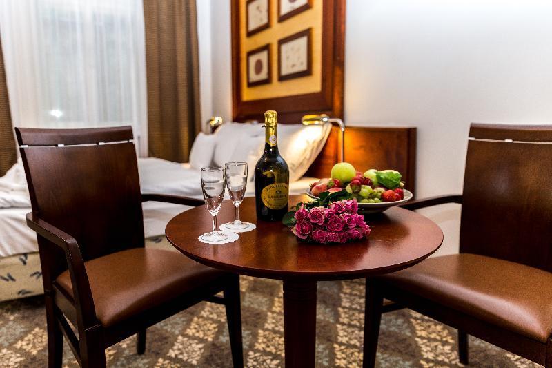 Hotel La Bohemia Карловы Вары Экстерьер фото